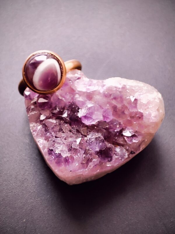 Bague acier inoxydable doré Améthyste chevron