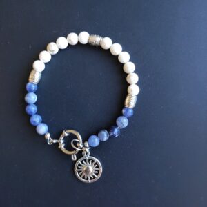 Bracelet Magnésite et Sodalite (6 mm), breloque soleil