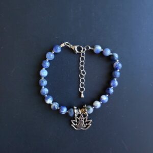 Bracelet Sodalite (6 mm) et breloque yoga