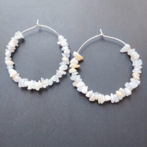 Boucles d'oreilles créoles Calcédoine (perle naturelle en chips)