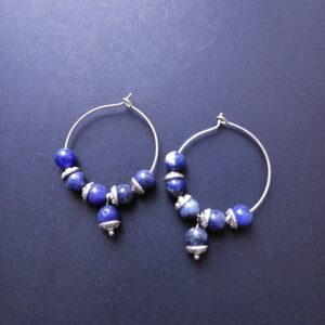 Boucles d'oreilles créoles Sodalite (perle naturelle en 6 mm) et entretoises