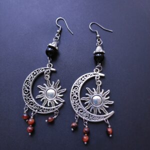 Boucles d'oreilles pendantes Onyx (perle naturelle en 8 mm)- œil de taureau (perle en 4 mm) lune et soleil