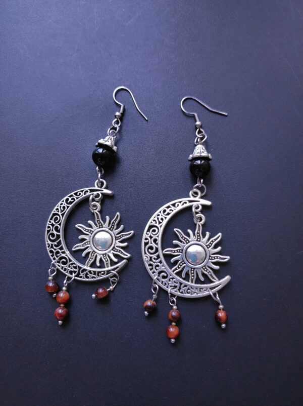 Boucles d'oreilles pendantes Onyx (perle naturelle en 8 mm)- œil de taureau (perle en 4 mm) lune et soleil