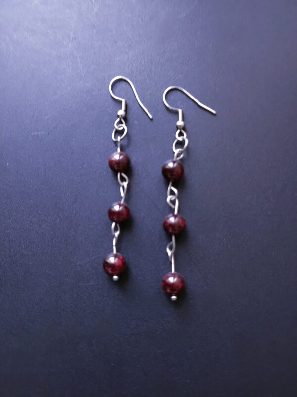 Boucles d'oreilles pendantes Grenat (perle naturelle en 7 mm)