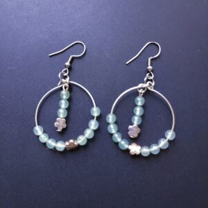 Boucles d'oreilles pendantes et anneaux Aventurine verte (perle naturelle 4 mm) et entretoises fleur
