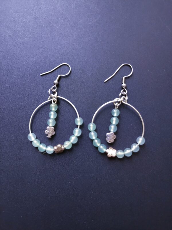 Boucles d'oreilles pendantes et anneaux Aventurine verte (perle naturelle 4 mm) et entretoises fleur