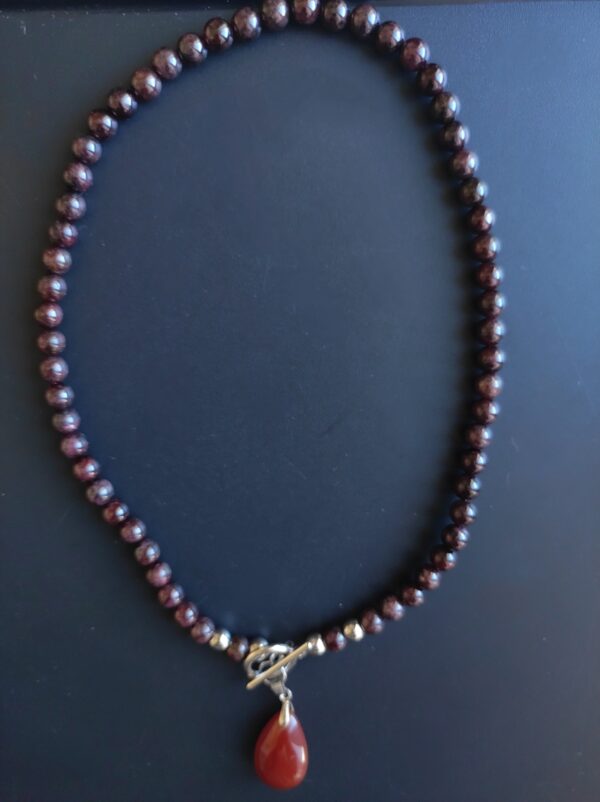 Collier Grenat (7 mm) et pendentif Cornaline