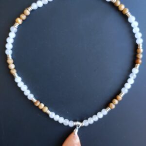 Collier Jade blanc, Jade paysage (6 mm) et pendentif Pierre de soleil