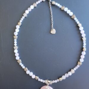 Collier Quartz rose(6 mm) et pendentif Quartz rose fleur