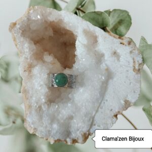 Bague large acier inoxydable argent martelé et pierre naturelle Aventurine verte