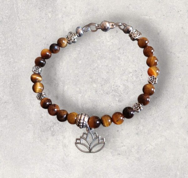 Bracelet Oeil de tigre véritable en 6mm et breloque Lotus