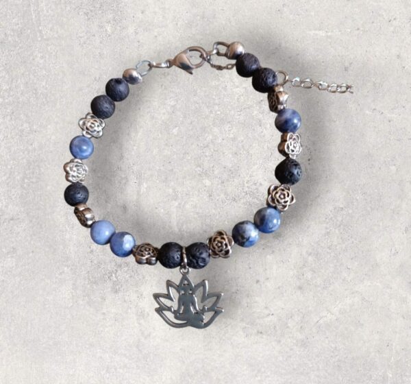 Bracelet Sodalite et Pierre de lave véritable en 6mm et breloque Yoga
