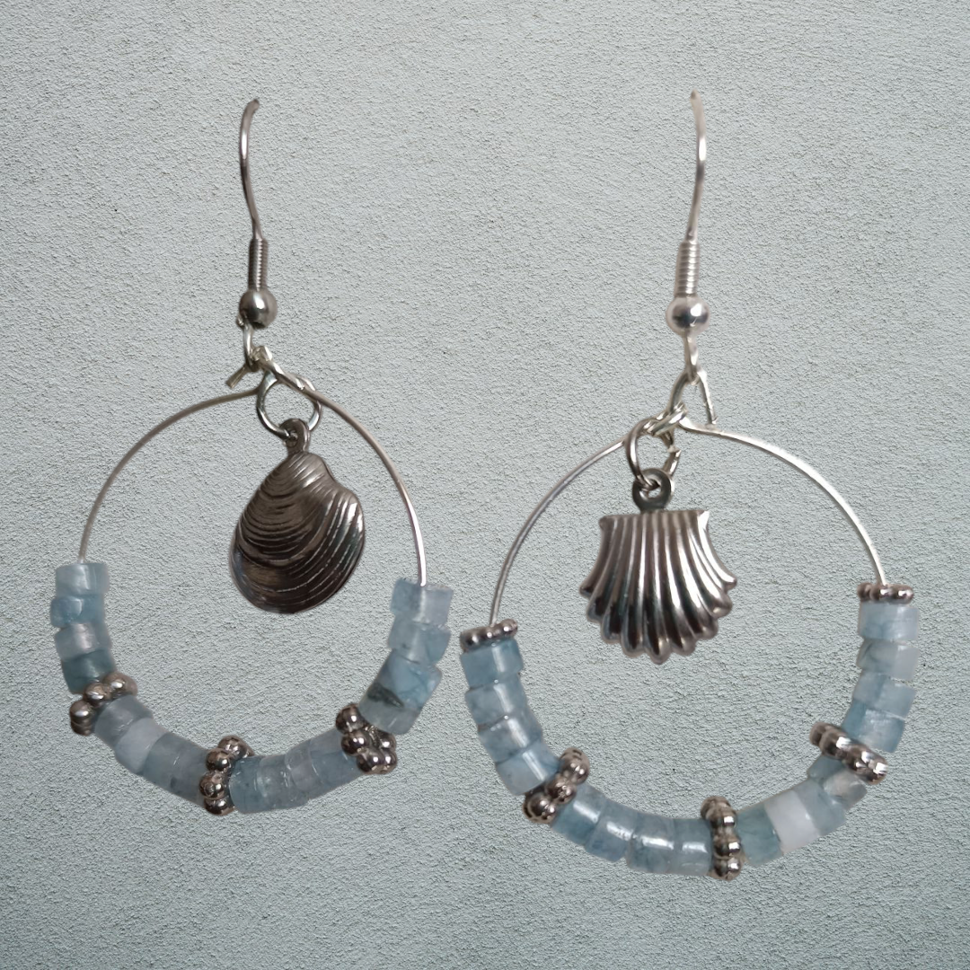 Boucles d'oreilles Aigue-Marine véritable et breloques coquillages